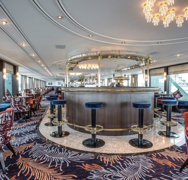 Riviera-Travel-OscarWilde-Lounge